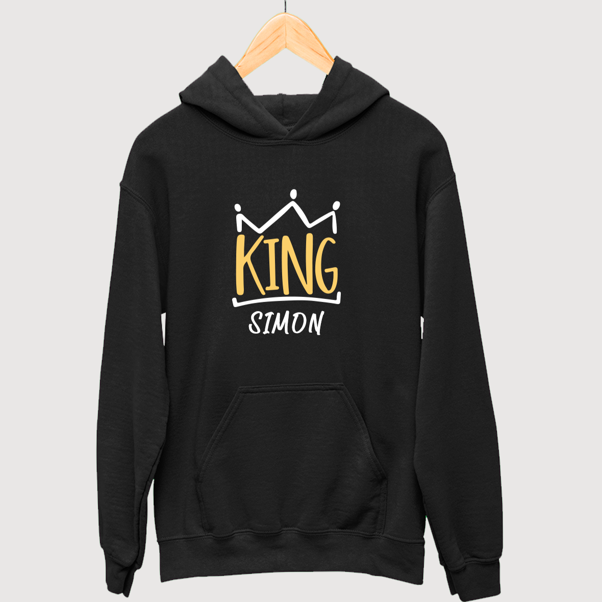 schwarzes king hoodie mit namen bedrucken lassen datum Geschenkidee für männer