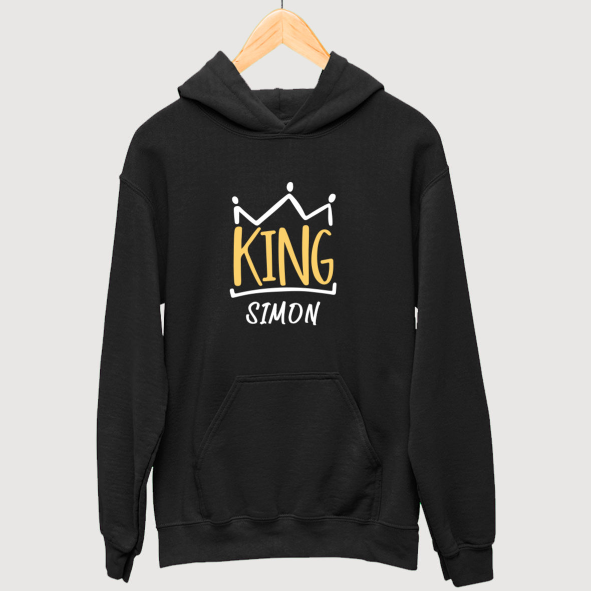 schwarzes king hoodie mit namen bedrucken lassen datum Geschenkidee für männer