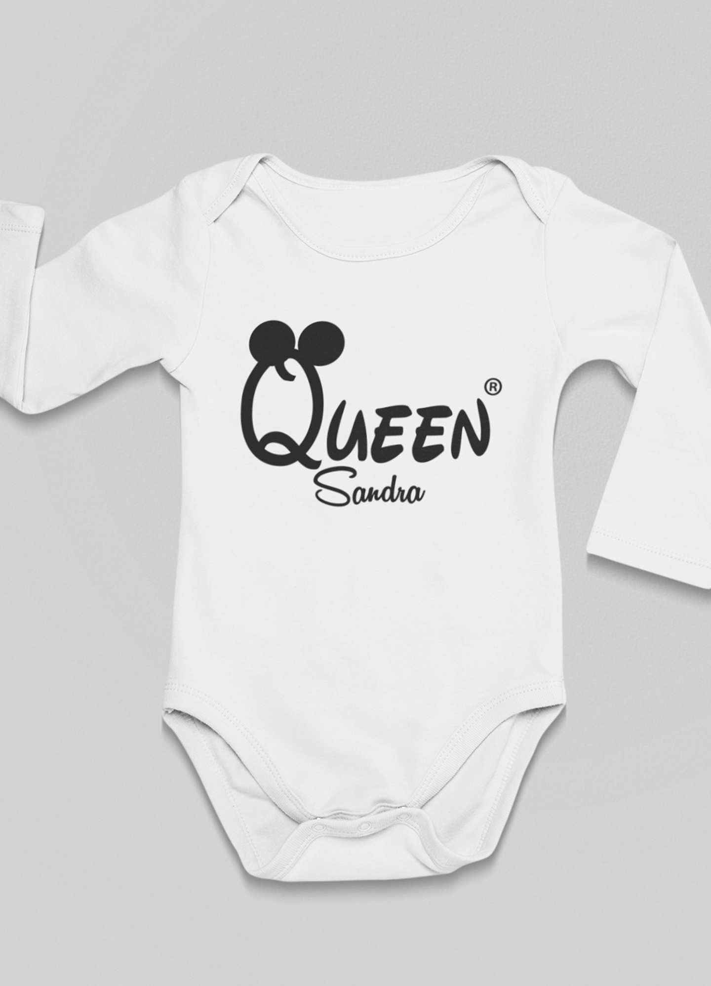 baby body weisser Strampler mit namen king geschenkidee babyshower kidsfashion weiss queen strampler mit name bedrucken lassen