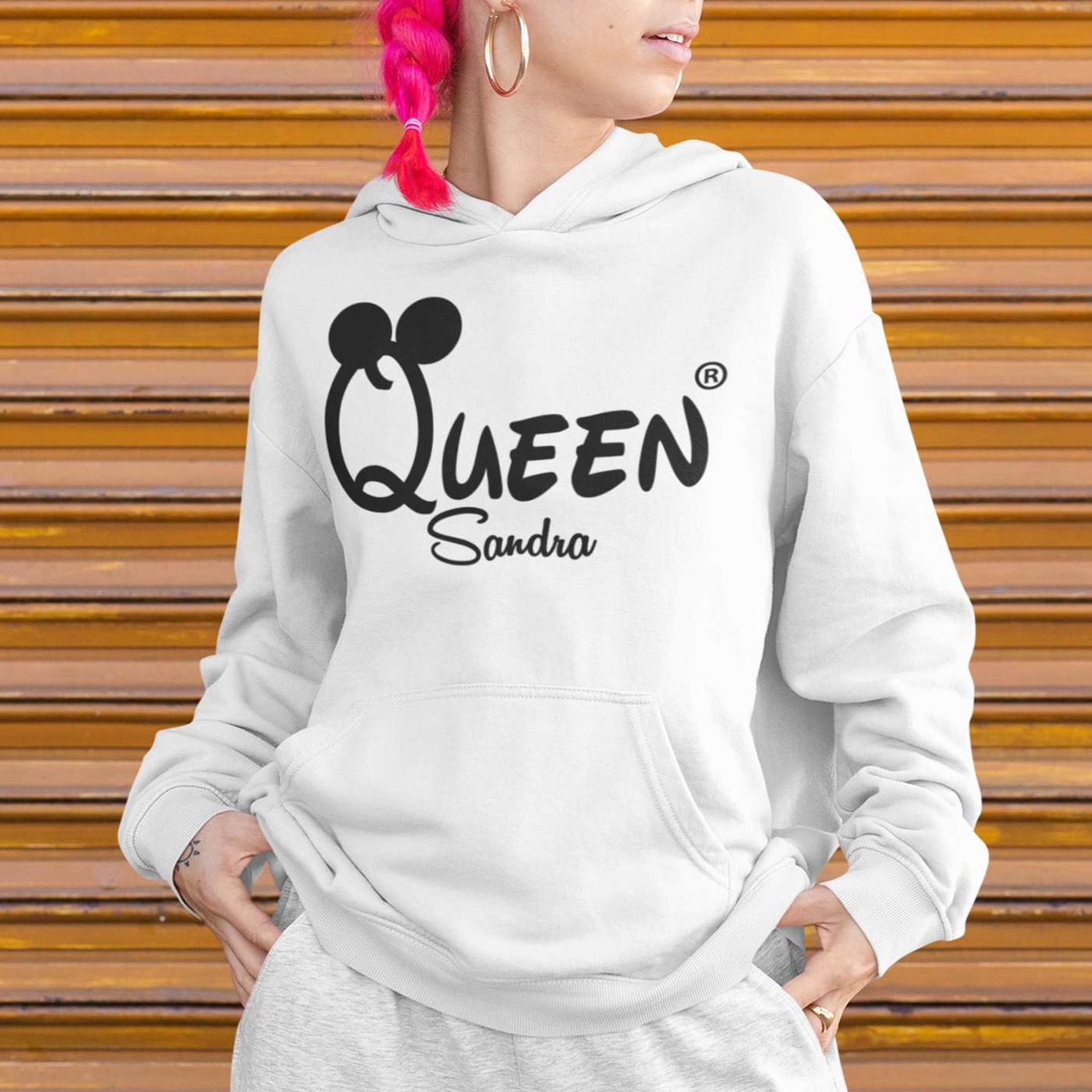 weisses damen hoodie queen mit namen gestalten individuell sweater streetwear streetfashion oversize
